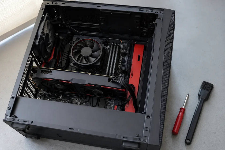 Illustration : composants et outils pour l'entretien d'un PC